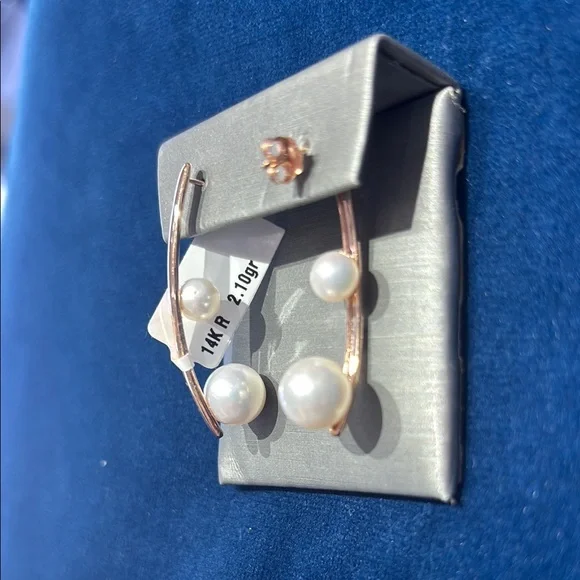Elegant Pearl and Rose Gold Earrings - Picture 3 of 4